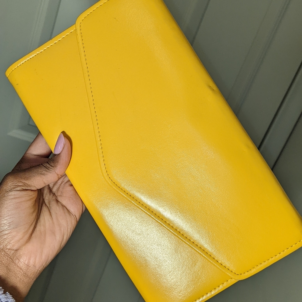 Yellow clutch